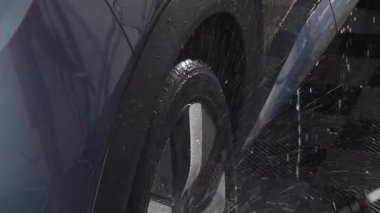 Lüks köpük spreyli kaliteli araba yıkama ve kusursuz bir son için yüksek basınçlı teknikler.