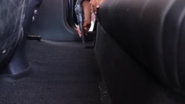 Profesyonel araba içi süpürme servisi tertemiz temizlik sonuçlarını garanti ediyor..