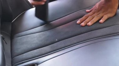 Profesyonel araba içi süpürme servisi tertemiz temizlik sonuçlarını garanti ediyor..