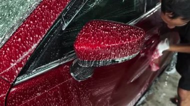 Lüks köpük spreyli kaliteli araba yıkama ve kusursuz bir son için yüksek basınçlı teknikler.