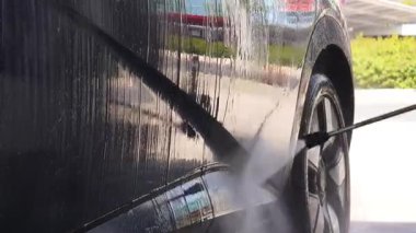 Lüks köpük spreyli kaliteli araba yıkama ve kusursuz bir son için yüksek basınçlı teknikler.