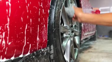 Lüks köpük spreyli kaliteli araba yıkama ve kusursuz bir son için yüksek basınçlı teknikler.