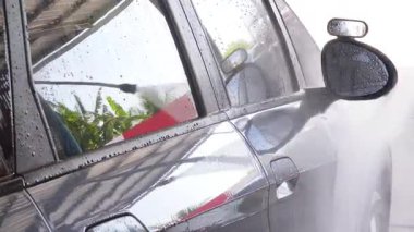 Lüks köpük spreyli kaliteli araba yıkama ve kusursuz bir son için yüksek basınçlı teknikler.