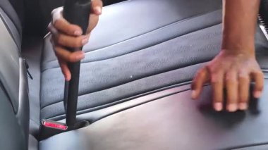 Profesyonel araba içi süpürme servisi tertemiz temizlik sonuçlarını garanti ediyor..