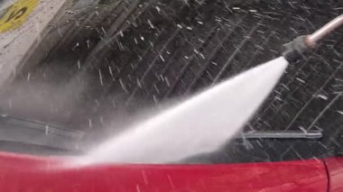 Lüks köpük spreyli kaliteli araba yıkama ve kusursuz bir son için yüksek basınçlı teknikler.