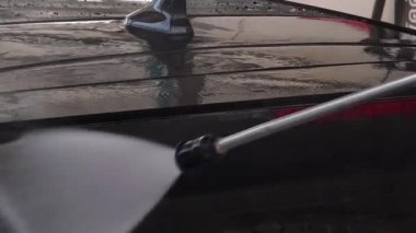 Lüks köpük spreyli kaliteli araba yıkama ve kusursuz bir son için yüksek basınçlı teknikler.