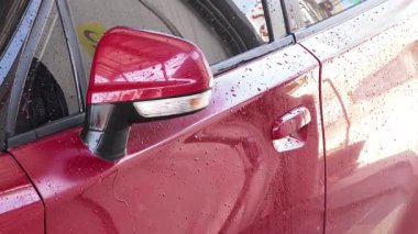 Lüks köpük spreyli kaliteli araba yıkama ve kusursuz bir son için yüksek basınçlı teknikler.