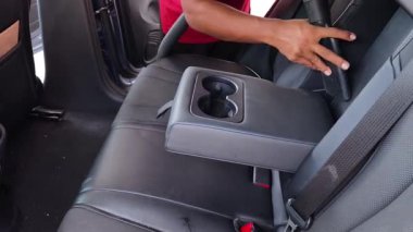 Profesyonel araba içi süpürme servisi tertemiz temizlik sonuçlarını garanti ediyor..