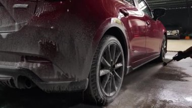 Lüks köpük spreyli kaliteli araba yıkama ve kusursuz bir son için yüksek basınçlı teknikler.