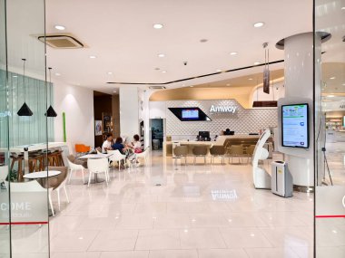 MAYIS 08, 2025 - PHUKET, THAILAND: Amway şirketinin perakende satış ofisi.