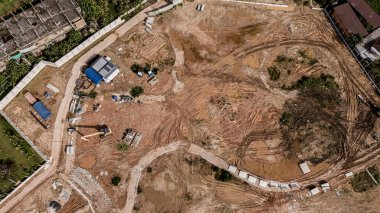 Yeni yol inşaatı ya da inşaat halindeki üstgeçitlerin hava görüntüsü.