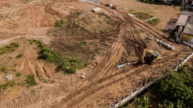 Yeni yol inşaatı ya da inşaat halindeki üstgeçitlerin hava görüntüsü.