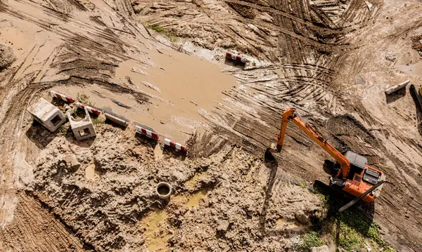 Yeni yol inşaatı ya da inşaat halindeki üstgeçitlerin hava görüntüsü.