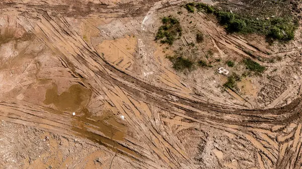 Yeni yol inşaatı ya da inşaat halindeki üstgeçitlerin hava görüntüsü.