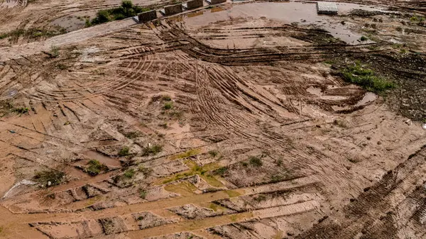 Yeni yol inşaatı ya da inşaat halindeki üstgeçitlerin hava görüntüsü.