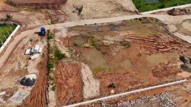 Yeni yol inşaatı ya da inşaat halindeki üstgeçitlerin hava görüntüsü.