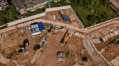 Yeni yol inşaatı ya da inşaat halindeki üstgeçitlerin hava görüntüsü.