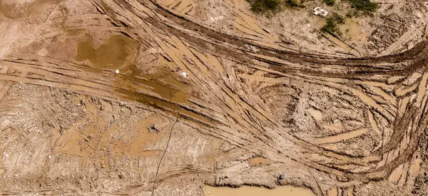Yeni yol inşaatı ya da inşaat halindeki üstgeçitlerin hava görüntüsü.