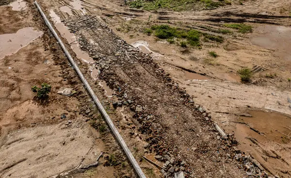 Yeni yol inşaatı ya da inşaat halindeki üstgeçitlerin hava görüntüsü.