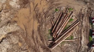 Yeni yol inşaatı ya da inşaat halindeki üstgeçitlerin hava görüntüsü.