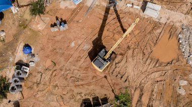 Yeni yol inşaatı ya da inşaat halindeki üstgeçitlerin hava görüntüsü.