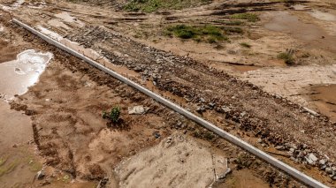 Yeni yol inşaatı ya da inşaat halindeki üstgeçitlerin hava görüntüsü.