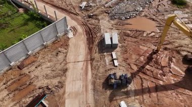 Yeni yol inşaatı ya da inşaat halindeki üstgeçitlerin hava görüntüsü.