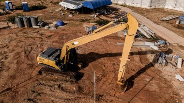 Yeni yol inşaatı ya da inşaat halindeki üstgeçitlerin hava görüntüsü.