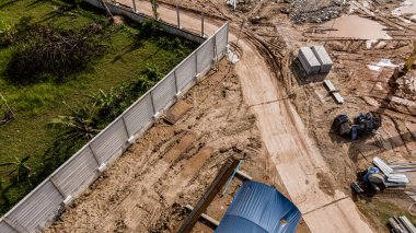 Yeni yol inşaatı ya da inşaat halindeki üstgeçitlerin hava görüntüsü.
