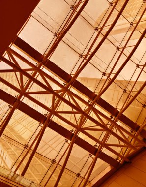 Camdan ve metalden karmaşık tasarımları olan muhteşem bir binanın perspektif arka planı. 