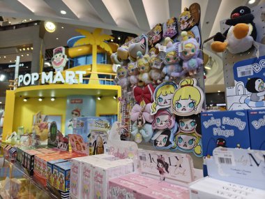 PATTAYA, THAILAND - 24 AĞUSTOS 2025: Büyük alışveriş merkezindeki Popmart Market.