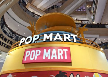 PATTAYA, THAILAND - 24 AĞUSTOS 2025: Büyük alışveriş merkezindeki Popmart Market.