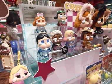 BANGKOK, THAILAND - 20 AĞUSTOS 2025: Büyük alışveriş merkezindeki Popmart Market.