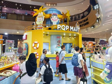 PATTAYA, THAILAND - 24 AĞUSTOS 2025: Büyük alışveriş merkezindeki Popmart Market.