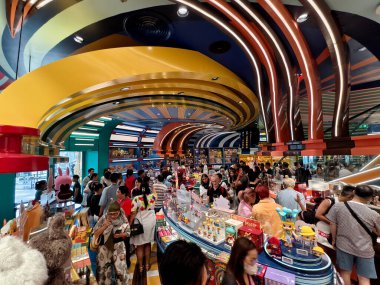 BANGKOK, THAILAND - 20 AĞUSTOS 2025: Büyük alışveriş merkezindeki Popmart Market.