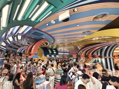 BANGKOK, THAILAND - 20 AĞUSTOS 2025: Büyük alışveriş merkezindeki Popmart Market.