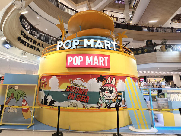 ПАТТАЯ, Таиланд - 24 августа 2025 года: Магазин бренда Popmart в крупном торговом центре.
