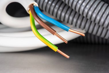 Oluklu Kanal Borusu Kapalı Elektrik Kablosu