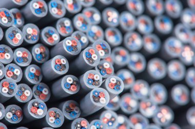 Elektrik telekomünikasyon sinyal kablosu ve kabloları, yakın plan.