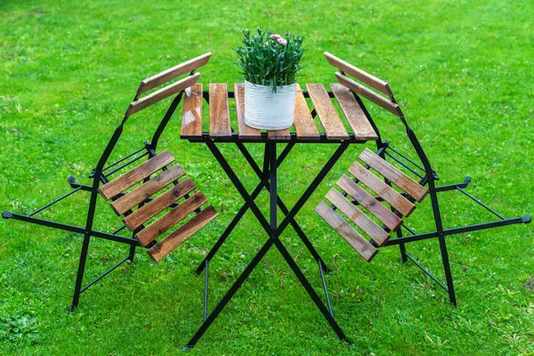 Wet Table Chairs Green Garden Rain — Stock Photo, Image