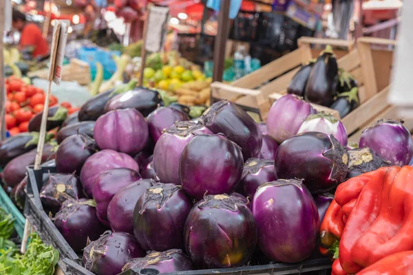 Padlizsán Élelmiszerpiac Zöldséges Standján Ballaro Palermóban — Stock Fotó