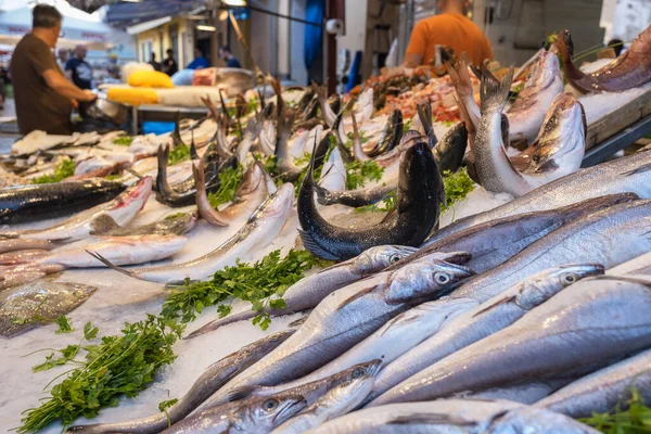 Киоск Рыбами Продовольственном Рынке Capo Палермо Сицилия — стоковое фото