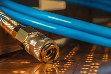 Bağlayıcı ile basınçlı hava hortumu