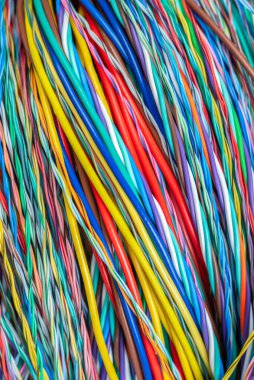 renkli elektrik kabloları ve telleri