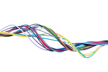 Beyaz arkaplanda izole edilmiş renkli elektrik kablosu