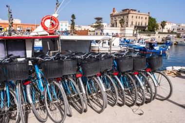 İtalya 'nın Favignana adasında bisiklet kiralama