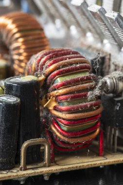Tozla kaplı elektronik cihazlar