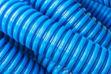 Elektrik tesisatı için kabartmalı boru.
