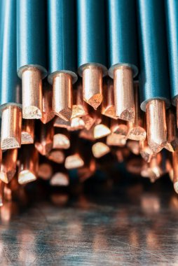 Güç endüstrisinde ve enerji altyapısında kullanılan bakır kabloya yakın çekim