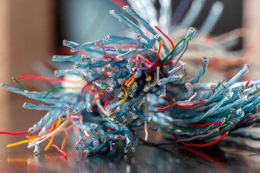 Telekomünikasyon kontrol sistemlerinde kullanılan renkli kalkanlı elektrik kabloları